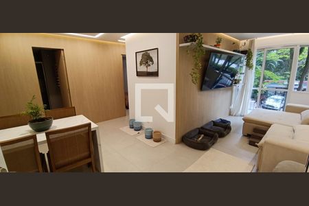 Apartamento à venda com 71m², 2 quartos e 1 vaga Apartamento à venda com 71m², 2 quartos e 1 vagaSala