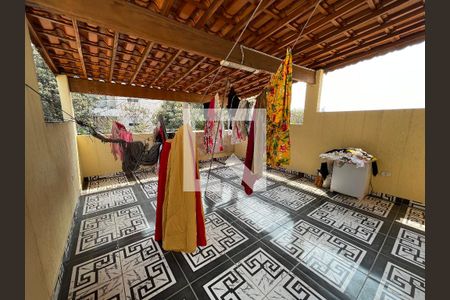 Casa à venda com 250m², 3 quartos e 2 vagas Casa à venda com 250m², 3 quartos e 2 vagasVaranda