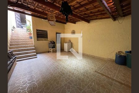 Casa à venda com 250m², 3 quartos e 2 vagas Casa à venda com 250m², 3 quartos e 2 vagasQuintal