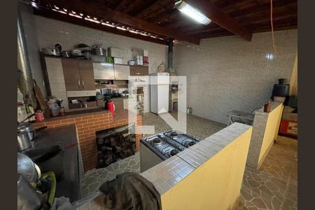 Casa à venda com 250m², 3 quartos e 2 vagas Casa à venda com 250m², 3 quartos e 2 vagasQuintal