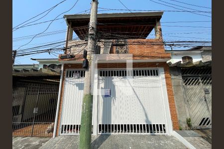 Casa à venda com 250m², 3 quartos e 2 vagas Casa à venda com 250m², 3 quartos e 2 vagasFachada