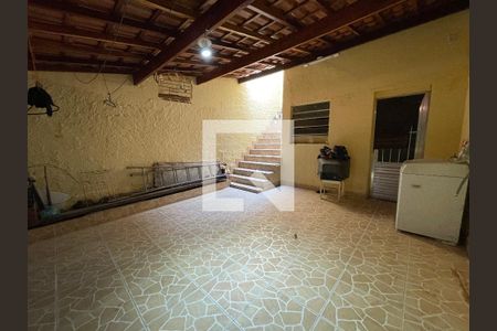 Casa à venda com 250m², 3 quartos e 2 vagas Casa à venda com 250m², 3 quartos e 2 vagasQuintal