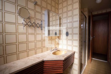 Apartamento para alugar com 189m², 3 quartos e 1 vaga Apartamento para alugar com 189m², 3 quartos e 1 vagaBanheiro 2