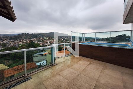 Casa à venda com 350m², 5 quartos e 1 vagaPiscina