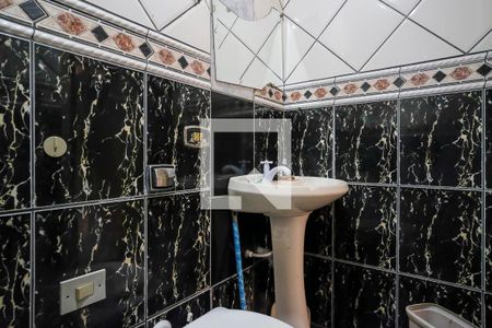 Casa à venda com 200m², 3 quartos e 2 vagasBanheiro 2