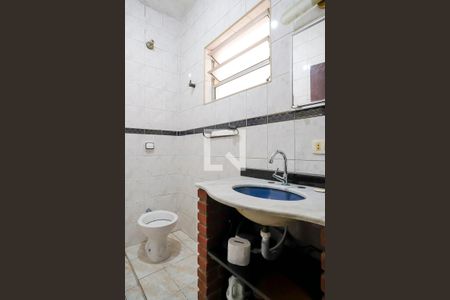 Casa à venda com 200m², 3 quartos e 2 vagasBanheiro 1