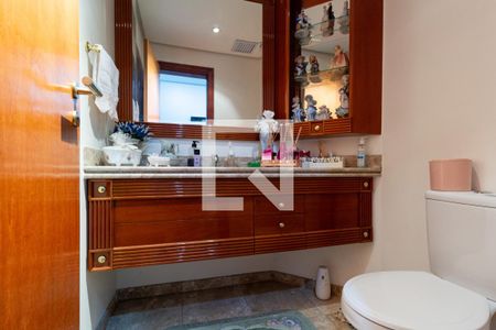 Apartamento à venda com 187m², 5 quartos e 3 vagasBanheiro do Corredor