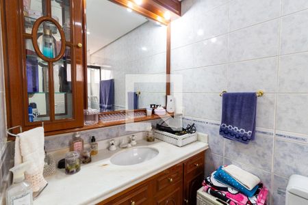 Apartamento à venda com 187m², 5 quartos e 3 vagasBanheiro da Suite 2