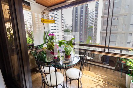 Apartamento à venda com 187m², 5 quartos e 3 vagasSala