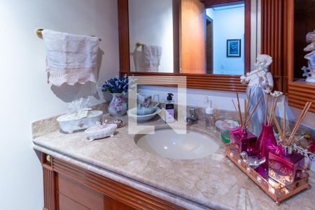 Apartamento à venda com 187m², 5 quartos e 3 vagasBanheiro do Corredor