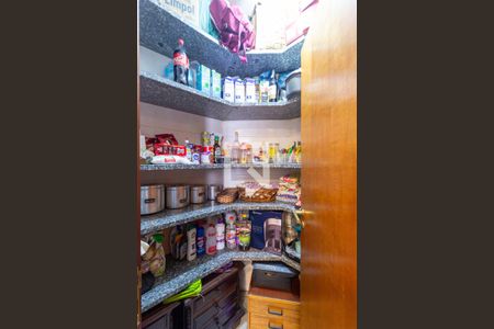 Apartamento à venda com 187m², 5 quartos e 3 vagasDespensa