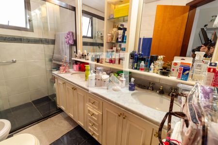 Apartamento à venda com 187m², 5 quartos e 3 vagasBanheiro da Suíte 3