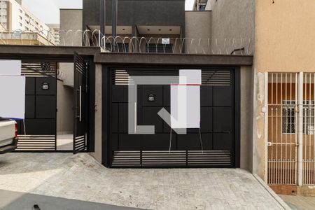 Casa à venda com 113m², 3 quartos e 2 vagas Casa à venda com 113m², 3 quartos e 2 vagasFachada