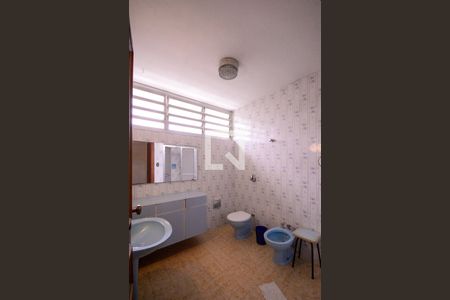 Casa à venda com 450m², 3 quartos e 2 vagas Casa à venda com 450m², 3 quartos e 2 vagasBanheiro Social