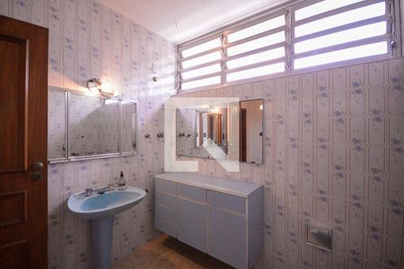 Casa à venda com 450m², 3 quartos e 2 vagas Casa à venda com 450m², 3 quartos e 2 vagasBanheiro Social