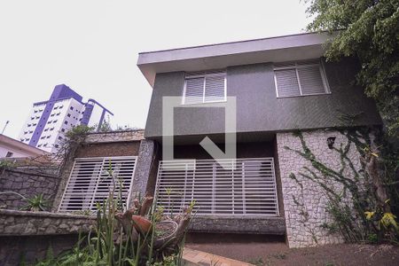 Casa à venda com 450m², 3 quartos e 2 vagas Casa à venda com 450m², 3 quartos e 2 vagasFachada