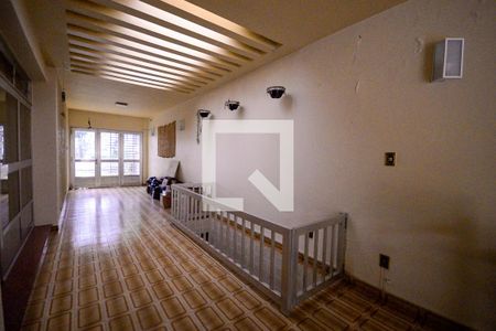 Casa à venda com 450m², 3 quartos e 2 vagas Casa à venda com 450m², 3 quartos e 2 vagasEntrada