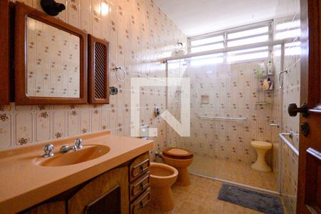 Casa à venda com 450m², 3 quartos e 2 vagas Casa à venda com 450m², 3 quartos e 2 vagasBanheiro da Suite