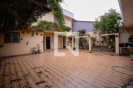 Casa à venda com 450m², 3 quartos e 2 vagas Casa à venda com 450m², 3 quartos e 2 vagasQuintal