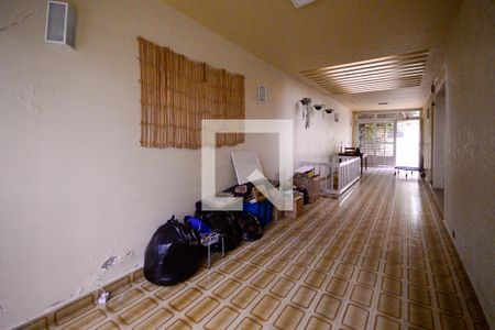 Casa à venda com 450m², 3 quartos e 2 vagas Casa à venda com 450m², 3 quartos e 2 vagasEntrada