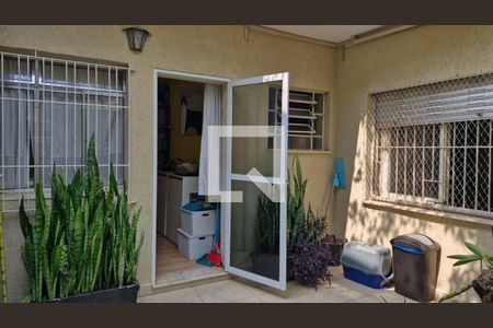 Casa à venda com 238m², 3 quartos e 2 vagas Casa à venda com 238m², 3 quartos e 2 vagasQuintal