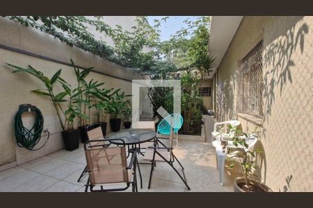 Casa à venda com 238m², 3 quartos e 2 vagas Casa à venda com 238m², 3 quartos e 2 vagasQuintal