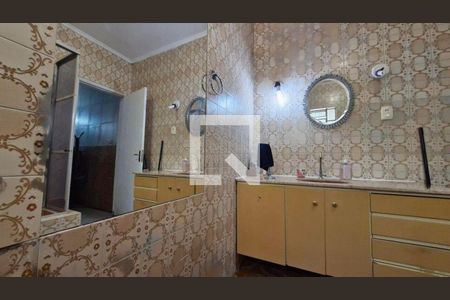 Casa à venda com 238m², 3 quartos e 2 vagas Casa à venda com 238m², 3 quartos e 2 vagasBanheiro da Suíte