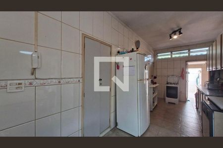 Casa à venda com 238m², 3 quartos e 2 vagas Casa à venda com 238m², 3 quartos e 2 vagasCozinha