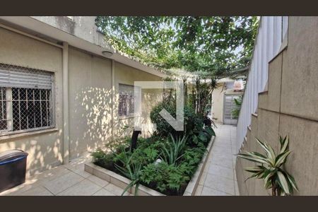 Casa à venda com 238m², 3 quartos e 2 vagas Casa à venda com 238m², 3 quartos e 2 vagasQuintal