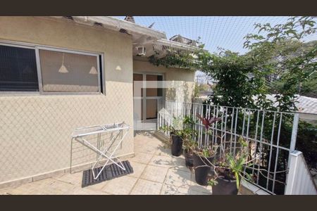 Casa à venda com 238m², 3 quartos e 2 vagas Casa à venda com 238m², 3 quartos e 2 vagasÁrea comum - Churrasqueira