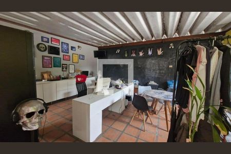 Casa à venda com 238m², 3 quartos e 2 vagas Casa à venda com 238m², 3 quartos e 2 vagasÁrea comum