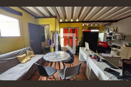 Casa à venda com 238m², 3 quartos e 2 vagas Casa à venda com 238m², 3 quartos e 2 vagasÁrea comum - Salão de festas