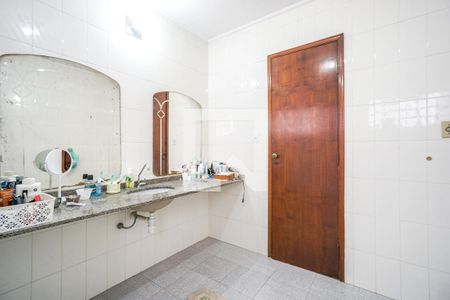 Casa à venda com 350m², 4 quartos e 3 vagasBanheiro da suíte 01
