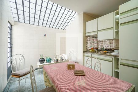 Casa à venda com 350m², 4 quartos e 3 vagasCopa