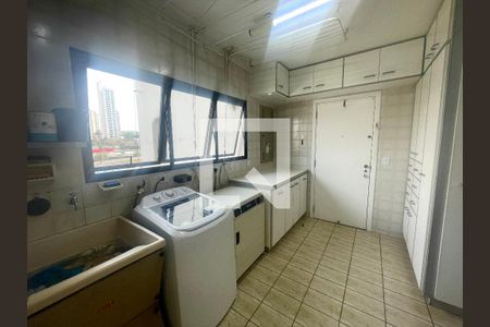 Apartamento à venda com 240m², 4 quartos e 3 vagas Apartamento à venda com 240m², 4 quartos e 3 vagasÁrea de Serviço