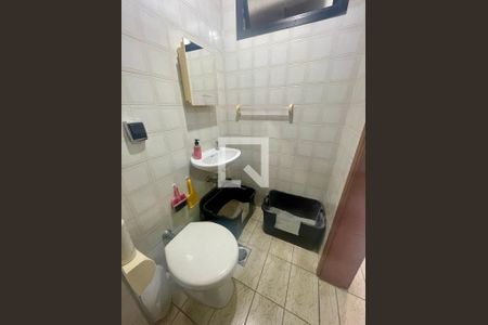 Apartamento à venda com 240m², 4 quartos e 3 vagas Apartamento à venda com 240m², 4 quartos e 3 vagasBanheiro de Serviço