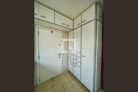 Apartamento à venda com 240m², 4 quartos e 3 vagas Apartamento à venda com 240m², 4 quartos e 3 vagasÁrea de Serviço