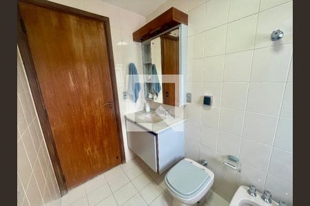 Apartamento à venda com 240m², 4 quartos e 3 vagas Apartamento à venda com 240m², 4 quartos e 3 vagasBanheiro Social