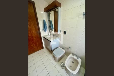 Apartamento à venda com 240m², 4 quartos e 3 vagas Apartamento à venda com 240m², 4 quartos e 3 vagasBanheiro Social