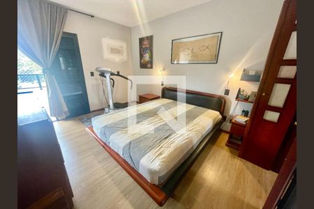 Apartamento à venda com 240m², 4 quartos e 3 vagas Apartamento à venda com 240m², 4 quartos e 3 vagasSuíte Master