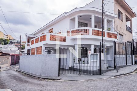 Casa à venda com 182m², 4 quartos e 4 vagas Casa à venda com 182m², 4 quartos e 4 vagasFachada