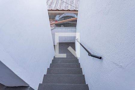 Casa à venda com 182m², 4 quartos e 4 vagas Casa à venda com 182m², 4 quartos e 4 vagasEscada