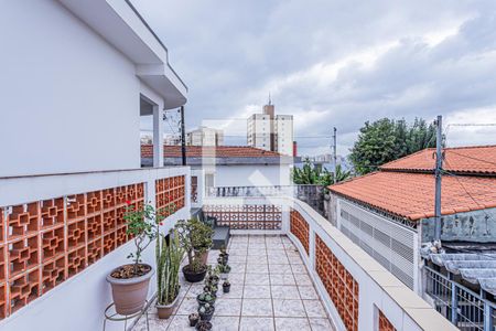 Casa à venda com 182m², 4 quartos e 4 vagas Casa à venda com 182m², 4 quartos e 4 vagasQuintal
