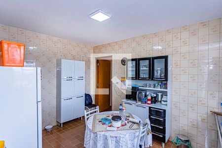 Casa à venda com 182m², 4 quartos e 4 vagas Casa à venda com 182m², 4 quartos e 4 vagasCozinha