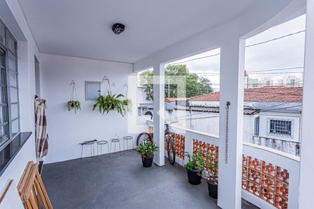 Casa à venda com 182m², 4 quartos e 4 vagas Casa à venda com 182m², 4 quartos e 4 vagasVaranda