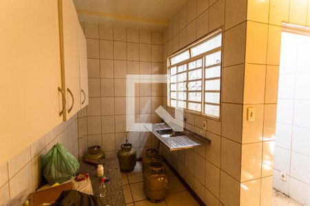 Casa à venda com 300m², 5 quartos e 3 vagasCozinha da Casa de Fundos