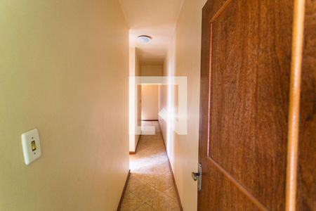 Casa à venda com 300m², 5 quartos e 3 vagasCorredor da Casa de Fundos