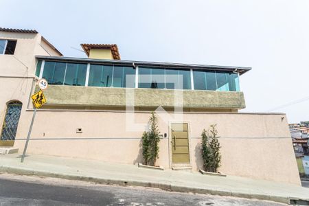 Casa à venda com 300m², 5 quartos e 3 vagasFachada