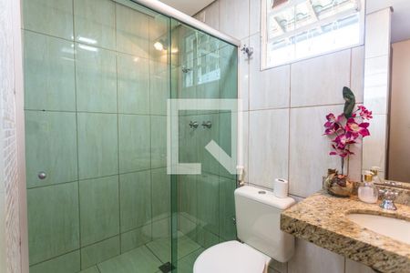 Casa à venda com 300m², 5 quartos e 3 vagasBanheiro da Suíte 2 no Terraço