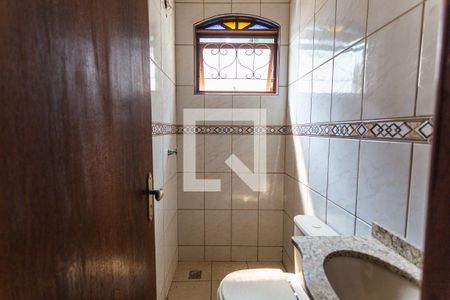 Casa à venda com 300m², 5 quartos e 3 vagasBanheiro Social da Casa de Fundos